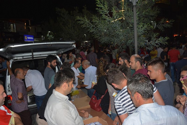 DEMOKRASİYE DARBEYE HAYIR!