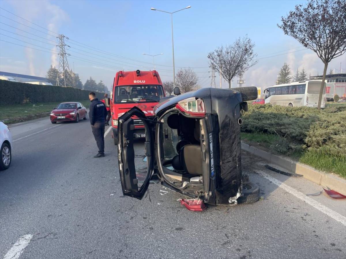 Bolu'da devrilen otomobilin sürücüsü yaralandı