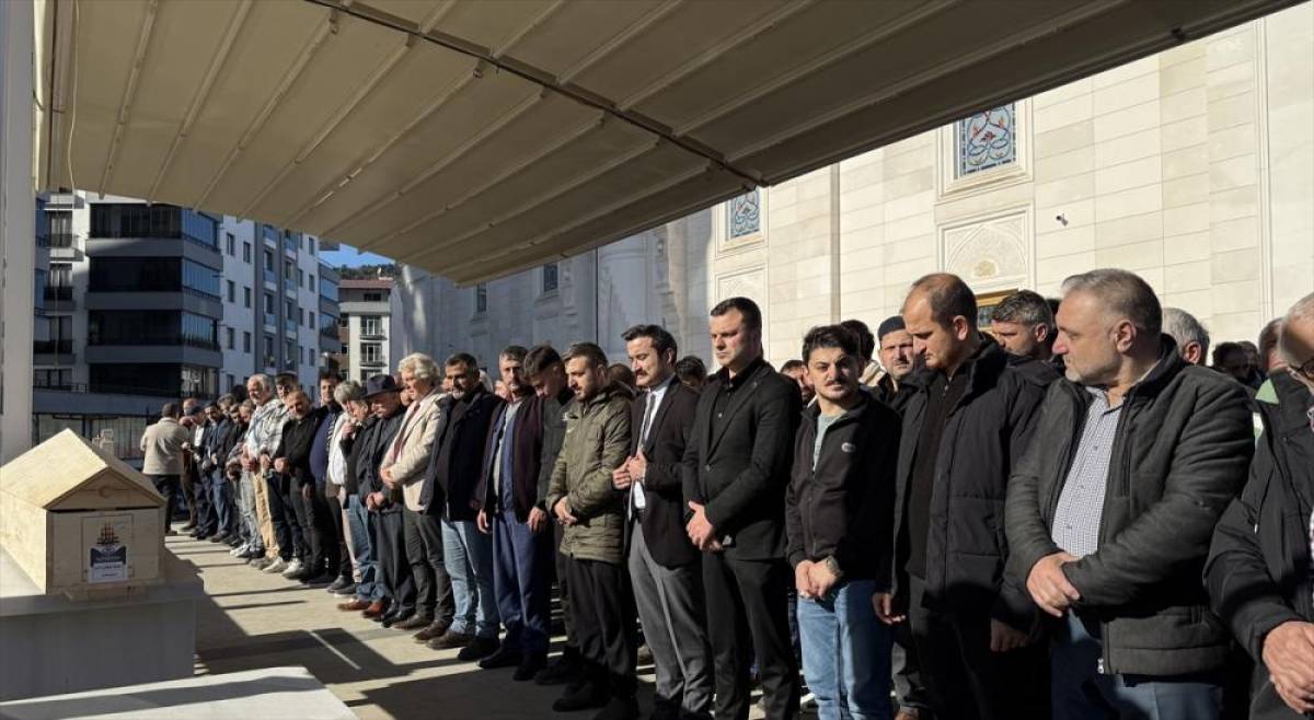 Trabzon'da trafik kazasında hayatını kaybeden 8 yaşındaki çocuğun cenazesi defnedildi