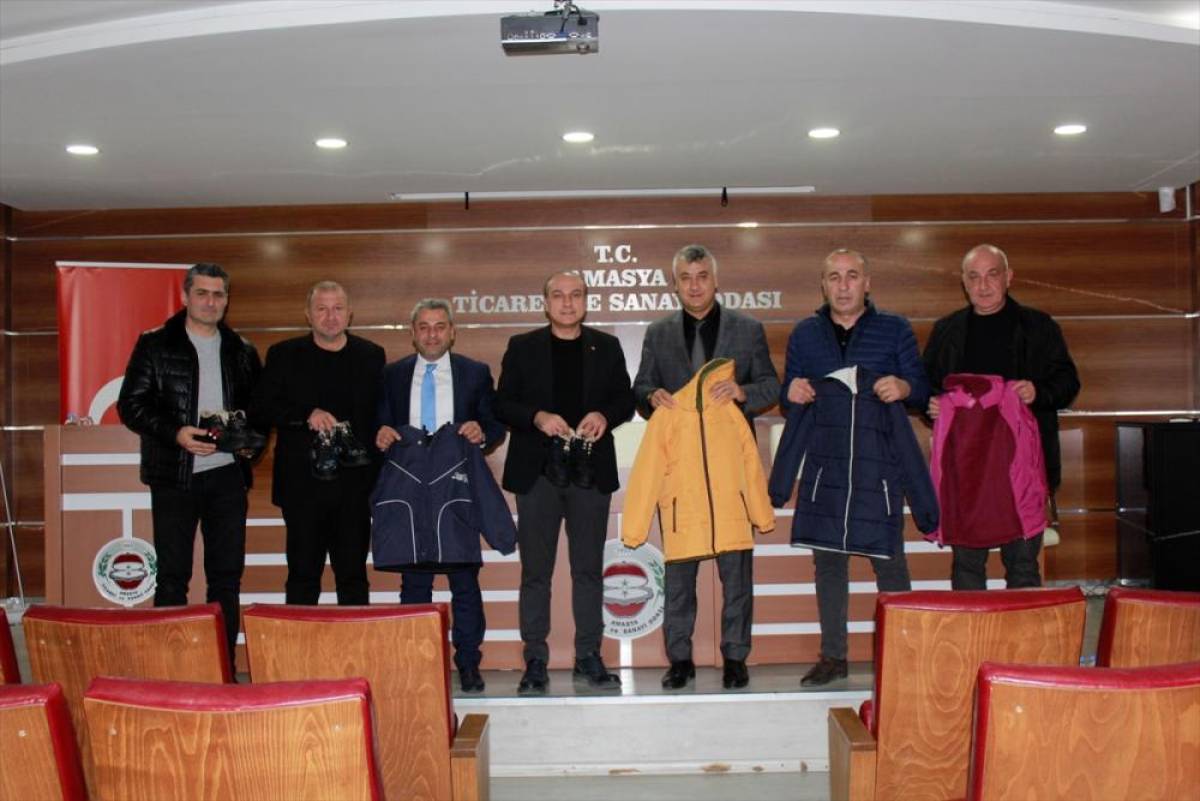 Amasya’da 250 öğrenciye mont ve ayakkabı desteği