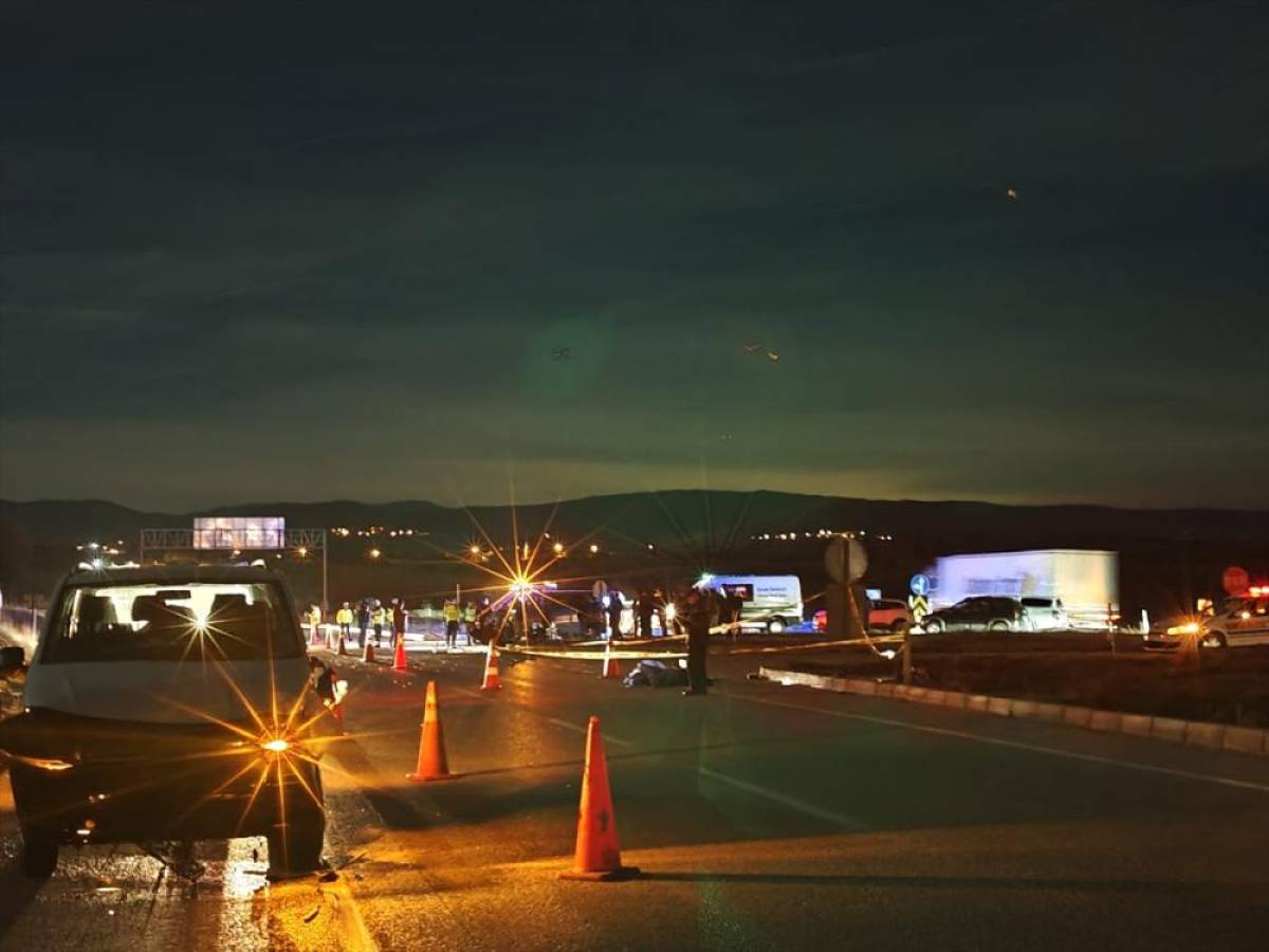 Bolu'da minibüsle çarpışan üç tekerlekli motosikletin sürücüsü öldü, eşi yaralandı