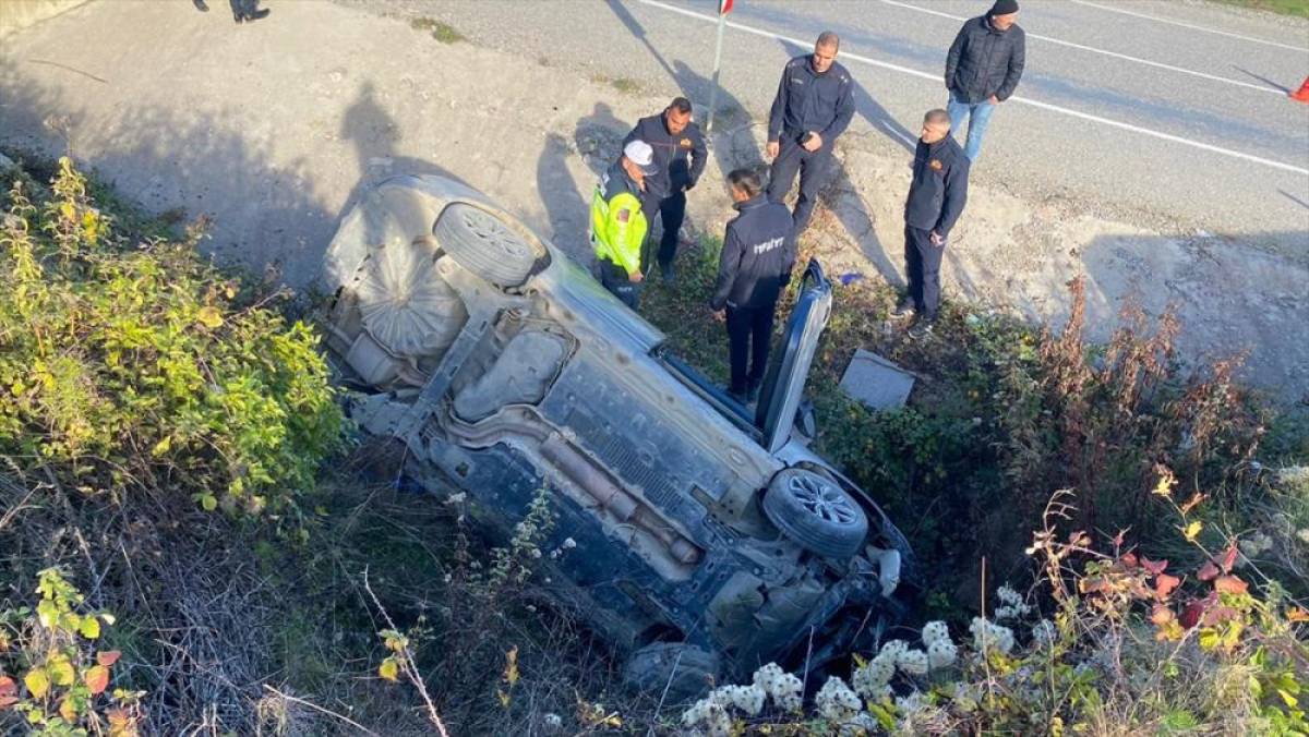 Sinop’ta su kanalına devrilen otomobilin sürücüsü yaralandı