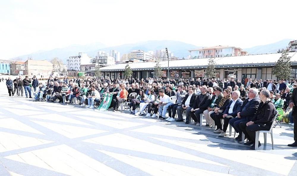 Osmangazi Meydanı'nda Bursaspor Coşkusu Zirve Yaptı