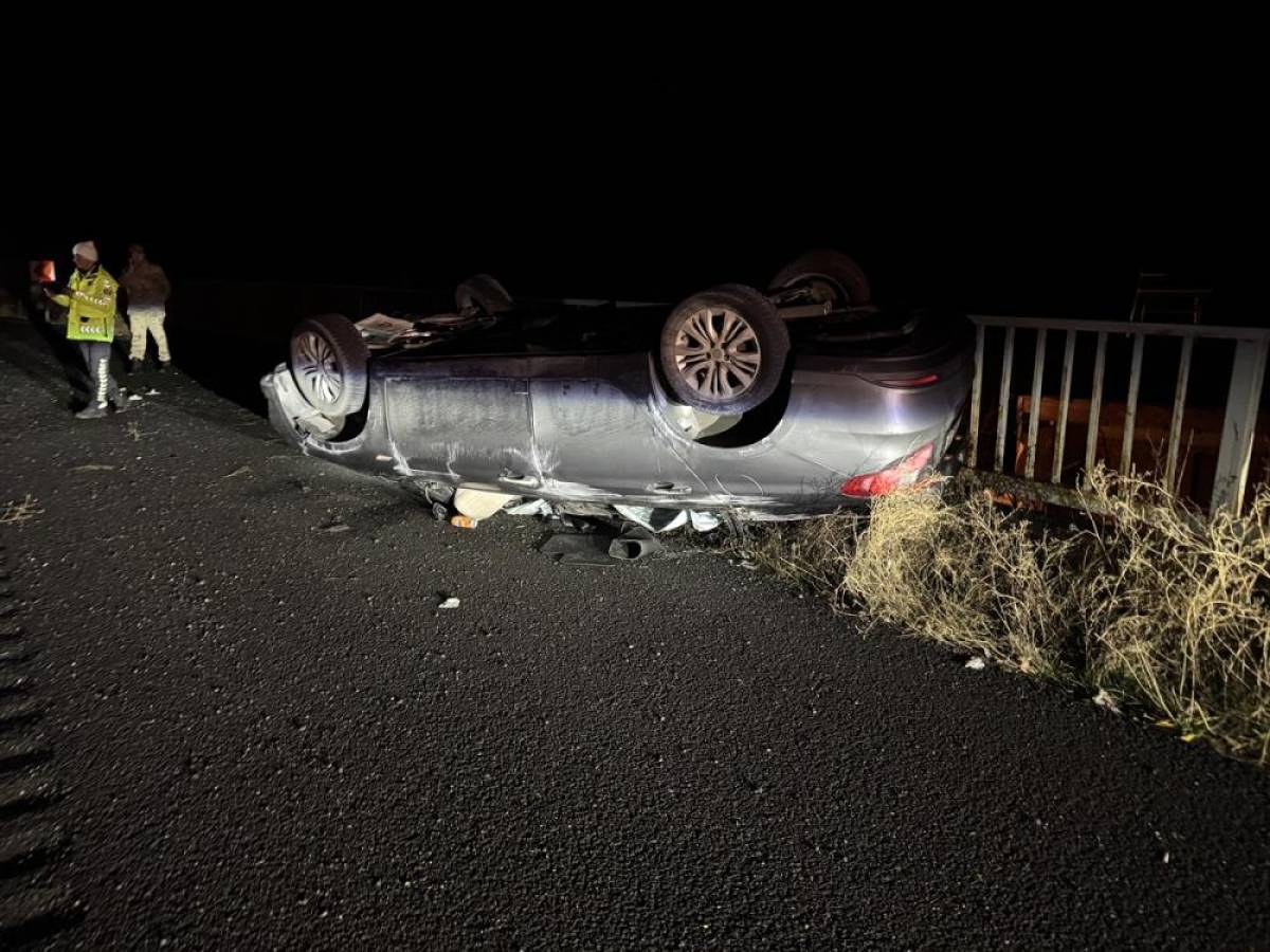 Gümüşhane'de otomobilin devrilmesi sonucu 5 kişi yaralandı