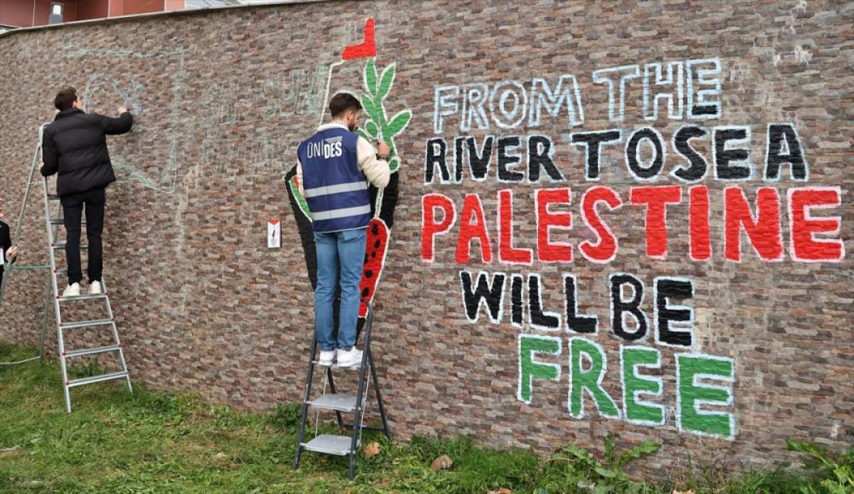 Samsun'da üniversite öğrencilerinden Filistin'e grafitili destek