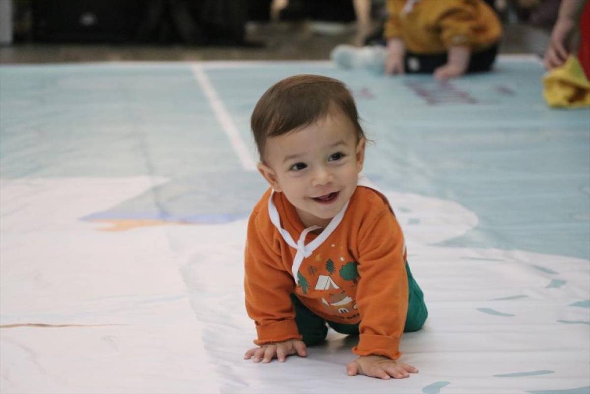 Rize'de bebek emekleme yarışması düzenlendi