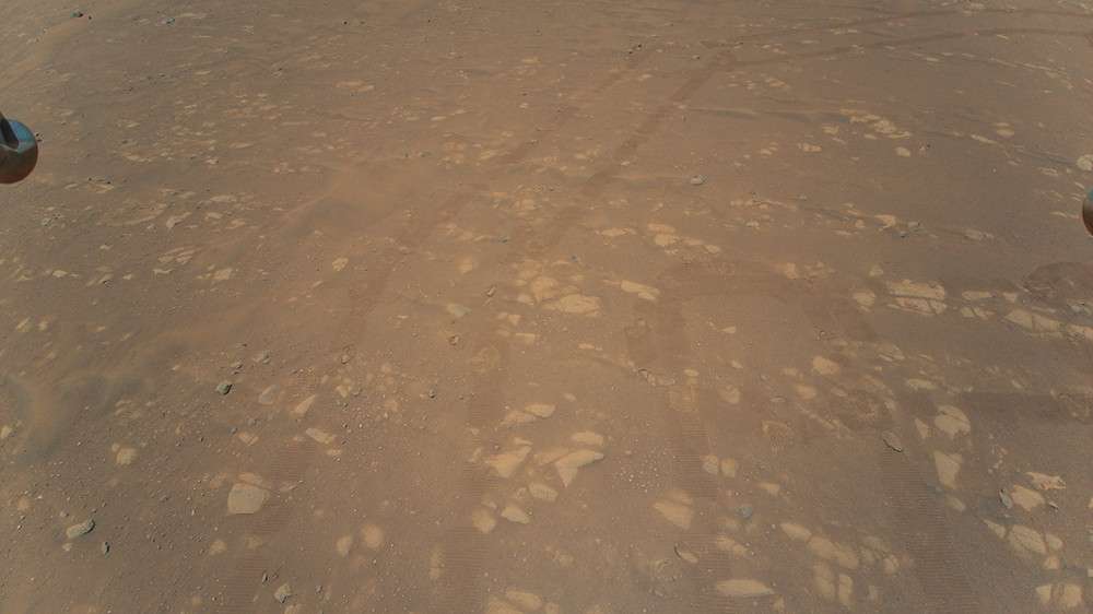 Ingenuity ilk fotoğraflarını gönderdi