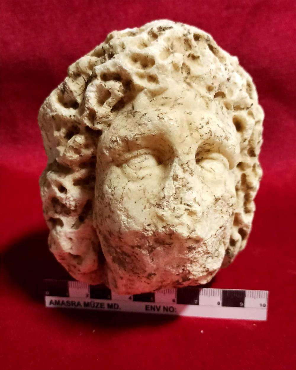 Amasra'daki kazı çalışmalarında tarihi heykel başı bulundu