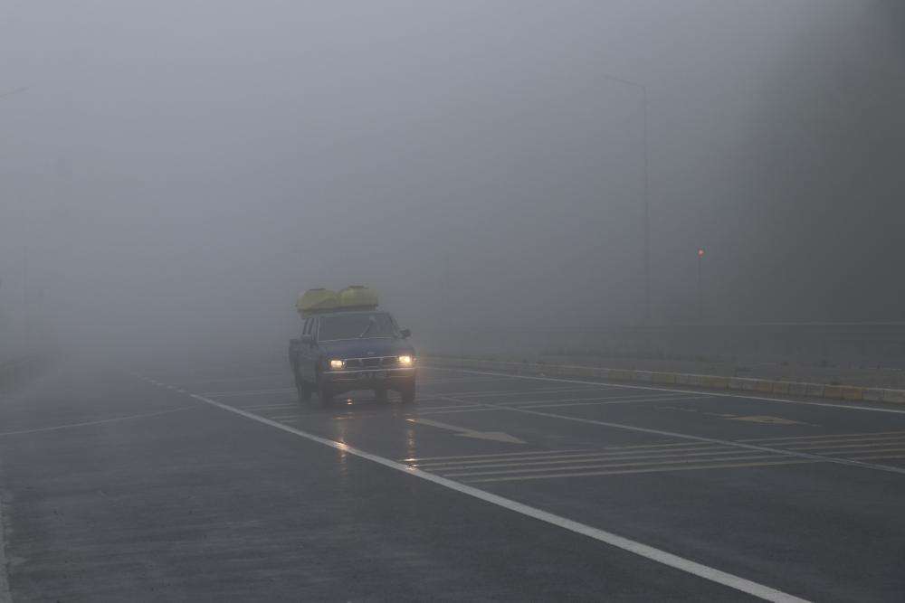 Bolu Dağı'nda sis ve sağanak görüş mesafesini düşürdü