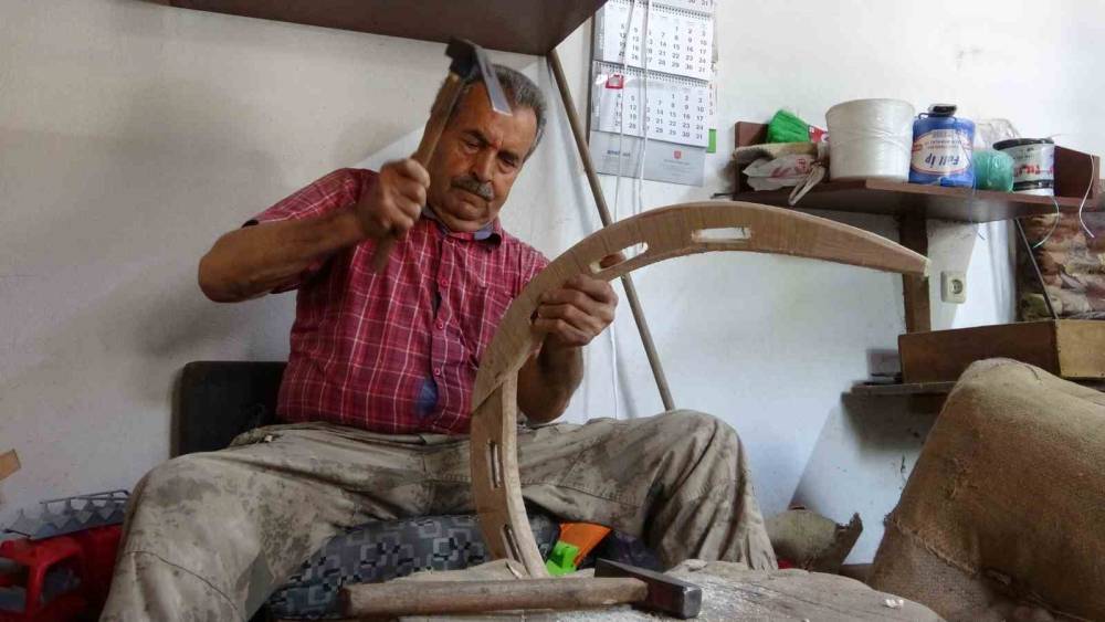 Gümüşhane’de köye inen ayılar böyle görüntülendi
