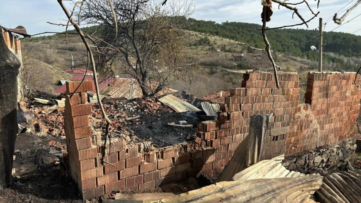 Kastamonu'da bir evde çıkan yangında bir kişi öldü