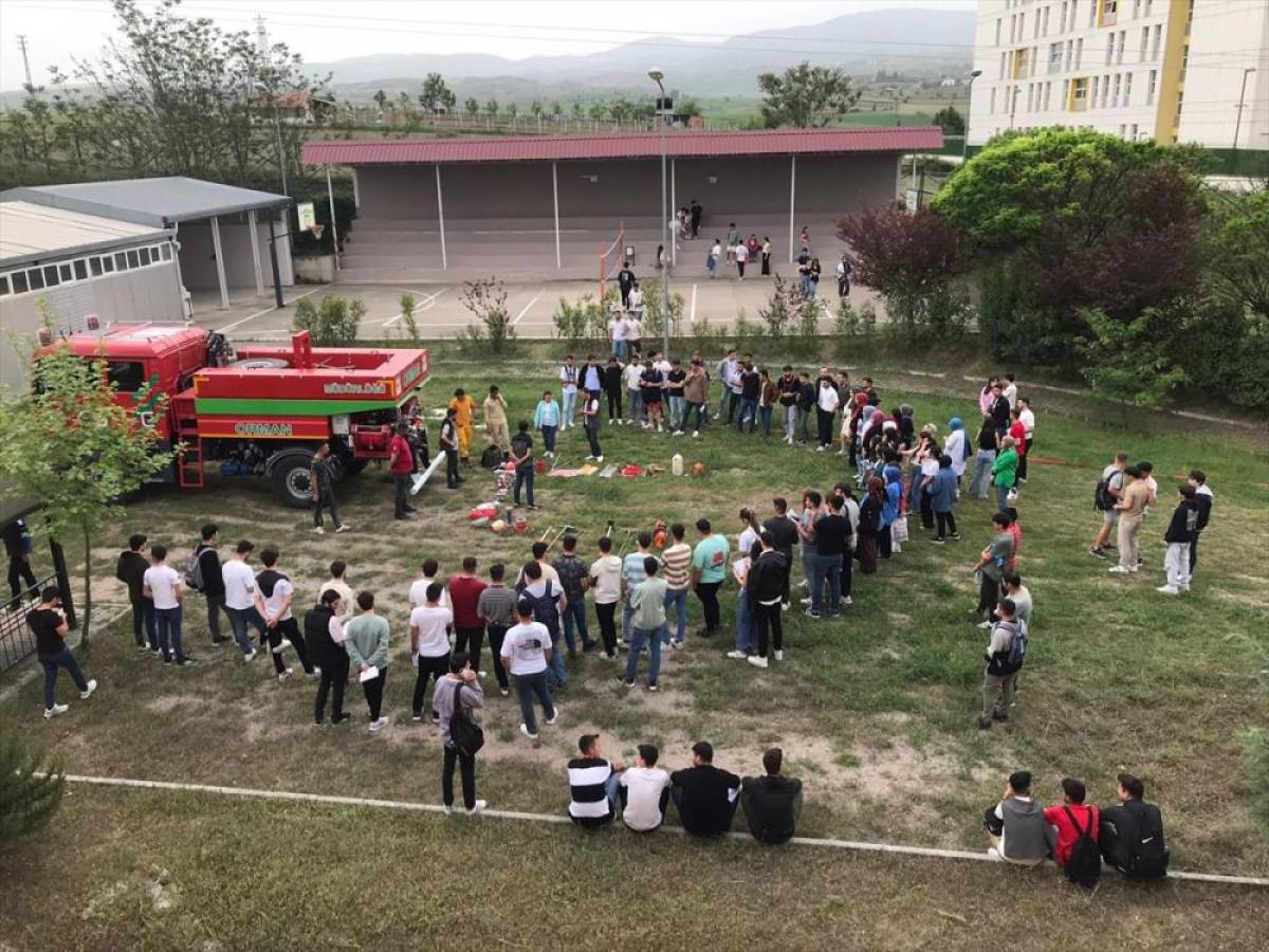 Üniversite öğrencilerine orman yangın gönüllüsü eğitimi verildi