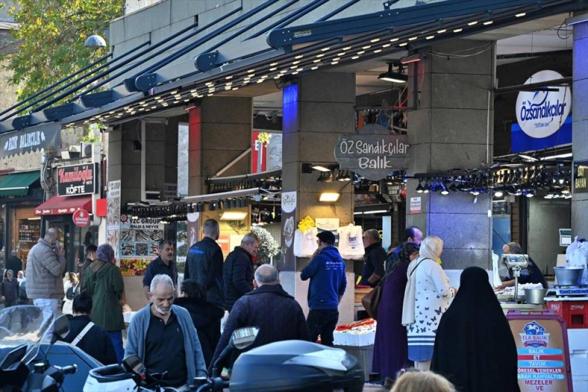 Trabzon'da hamsinin kilogramı 50 liradan satılıyor