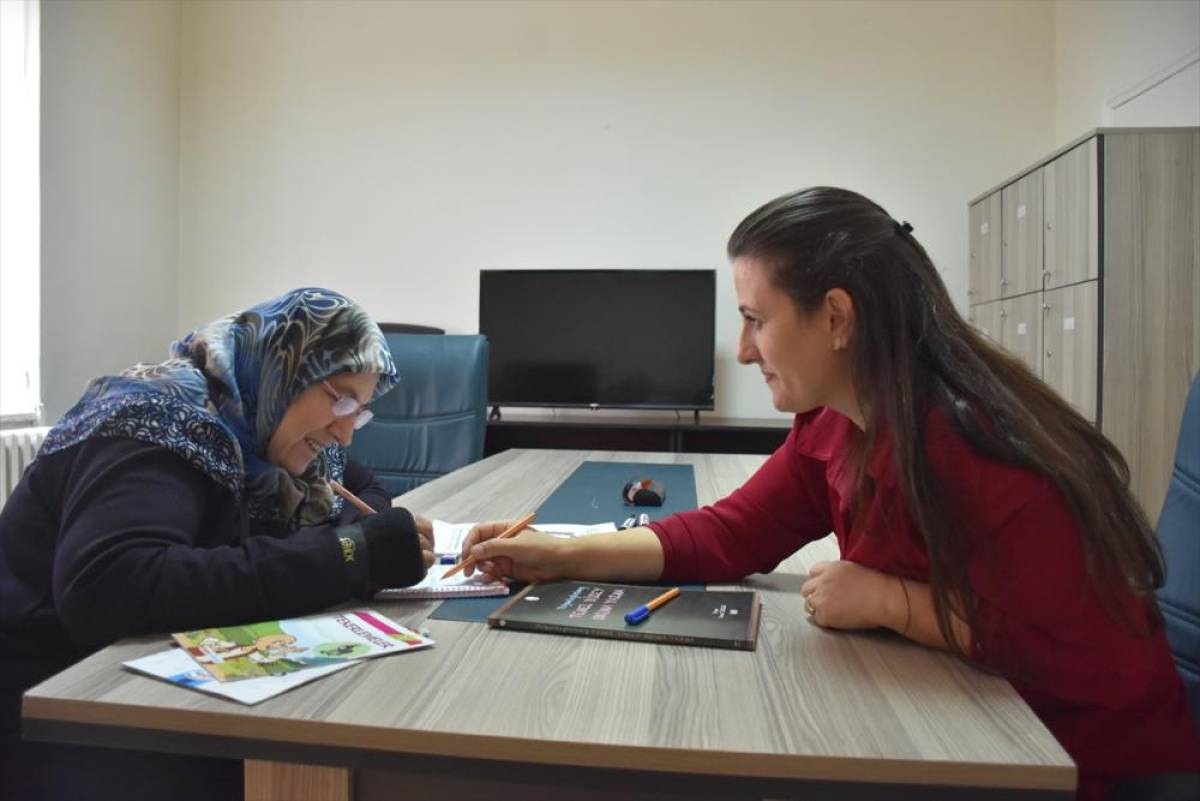 Okuma yazma hayalini 70 yaşında gerçekleştirdi