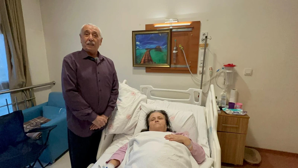 70 yaşındaki hastanın safra kesesinden 20 binin üzerinde taş çıkarıldı