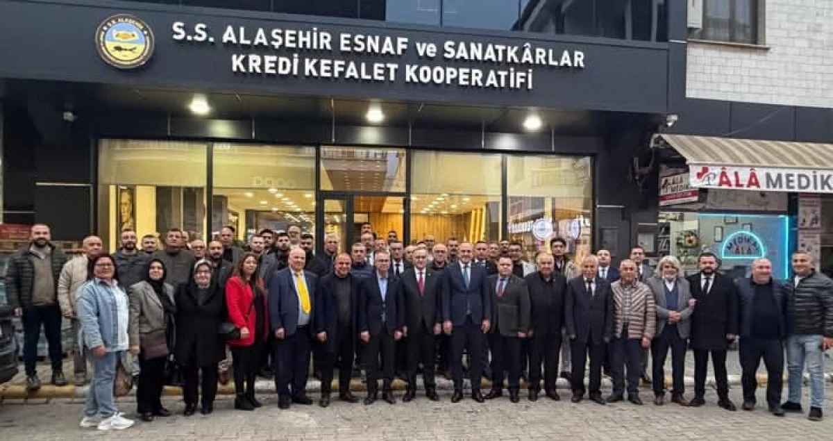 Ak&ccedil;ay, Alaşehir esnafıyla bir araya geldi 