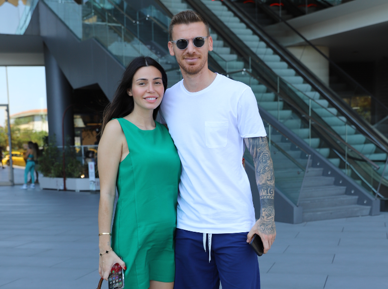 Aziz çiftinin keyifleri yerinde!