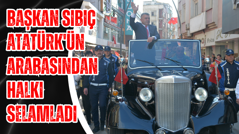 Başkan Sıbıç Atatürk'ün Arabasından Halkı Selamladı