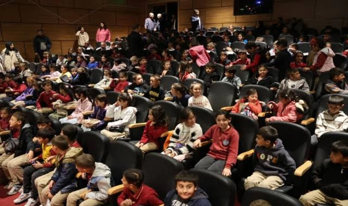 Bayburt'ta kırsalda yaşayan öğrenciler sinema keyfi yaşadı