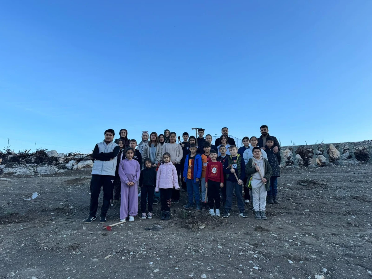 Çocuklara fidan dikme ve doğa hayat kazandırma sevgisi