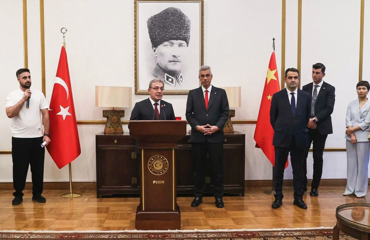 DEÜ Rektörü, sağlık bakanı heyetiyle Çin’de