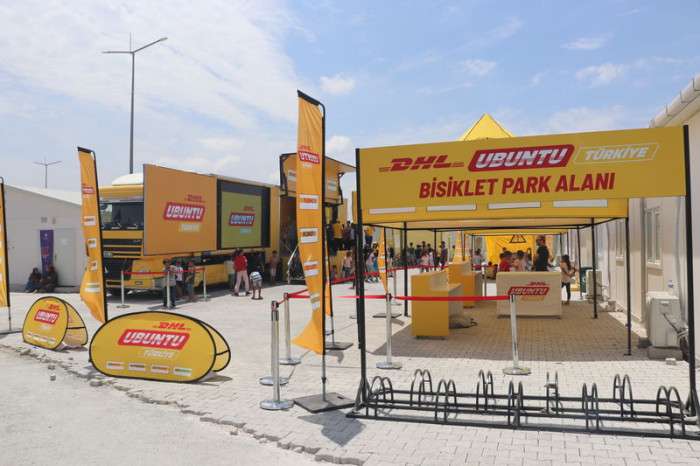 DHL, Hatay'da bisiklet istasyonları ve mobil yeşil enerji modülleri kurdu