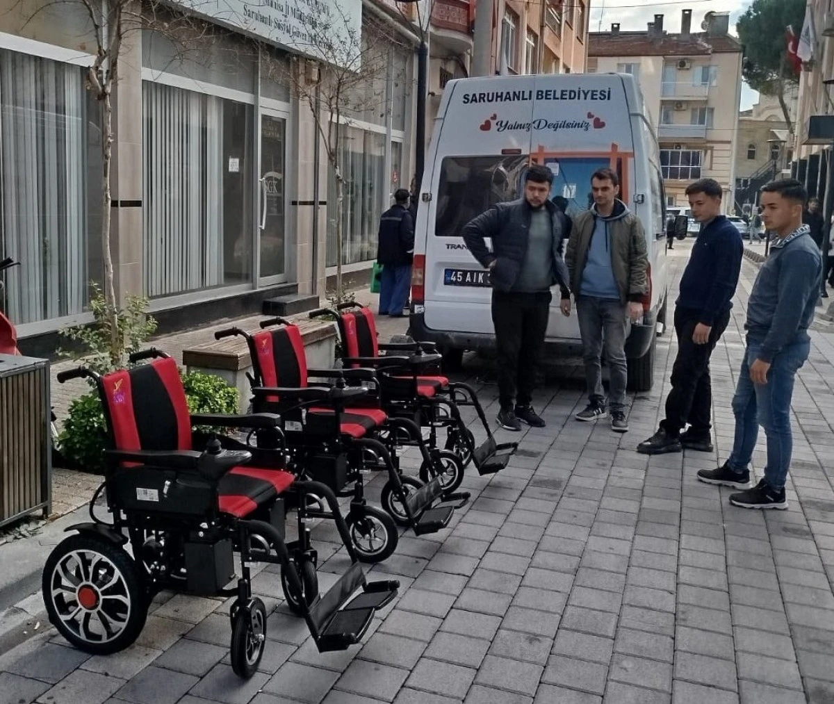 Engelli vatandaşlara akülü tekerlekli sandalye desteği