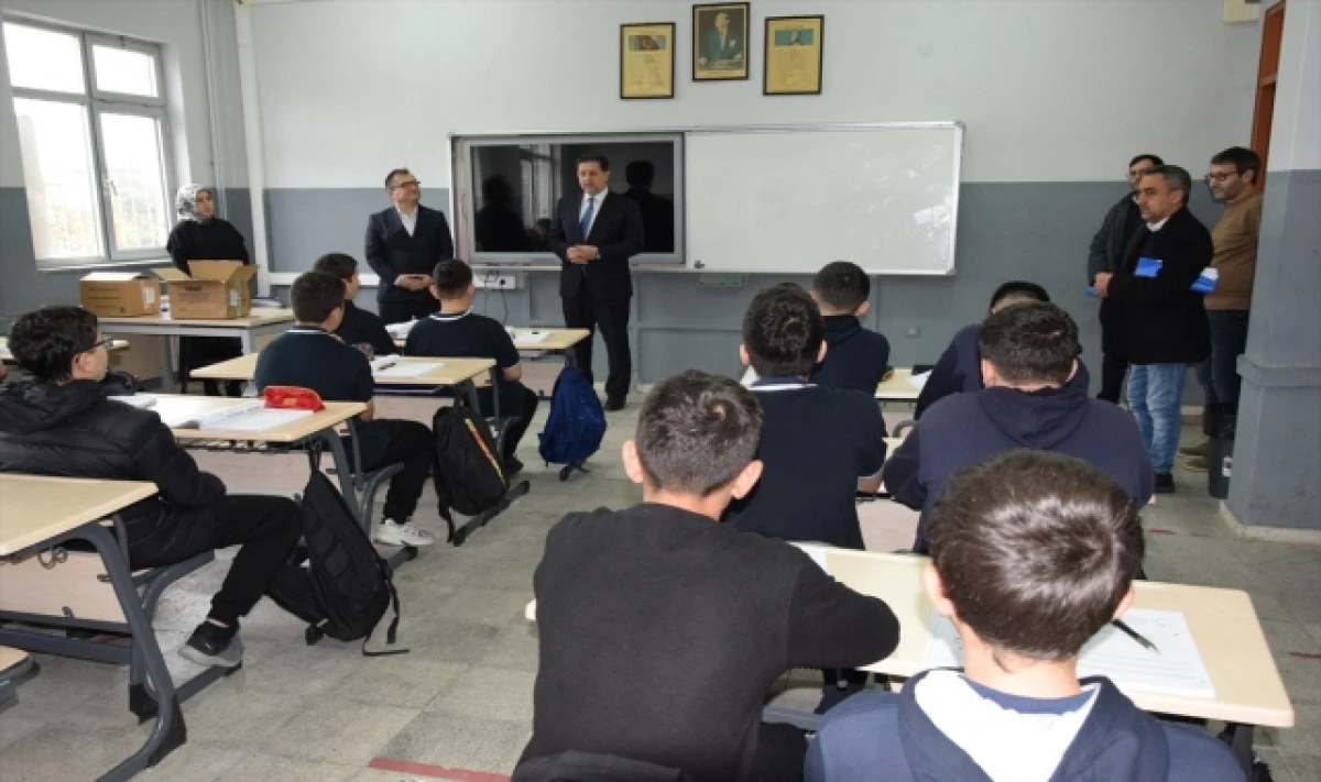 Espiye'de lise öğrencilerin Kur'an-ı Kerim hediye edildi