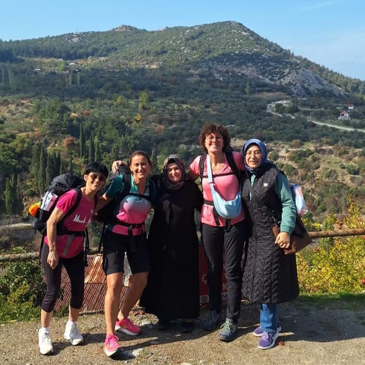 Fransız gezginler, Soma tarihi Darkale’de gezi ve incelemeler yaptı