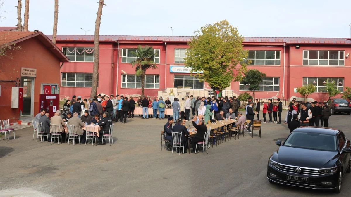 Gazze için tek yürek! Piraziz İsmail Yücel MTAL’de hayır kermesine yoğun ilgi