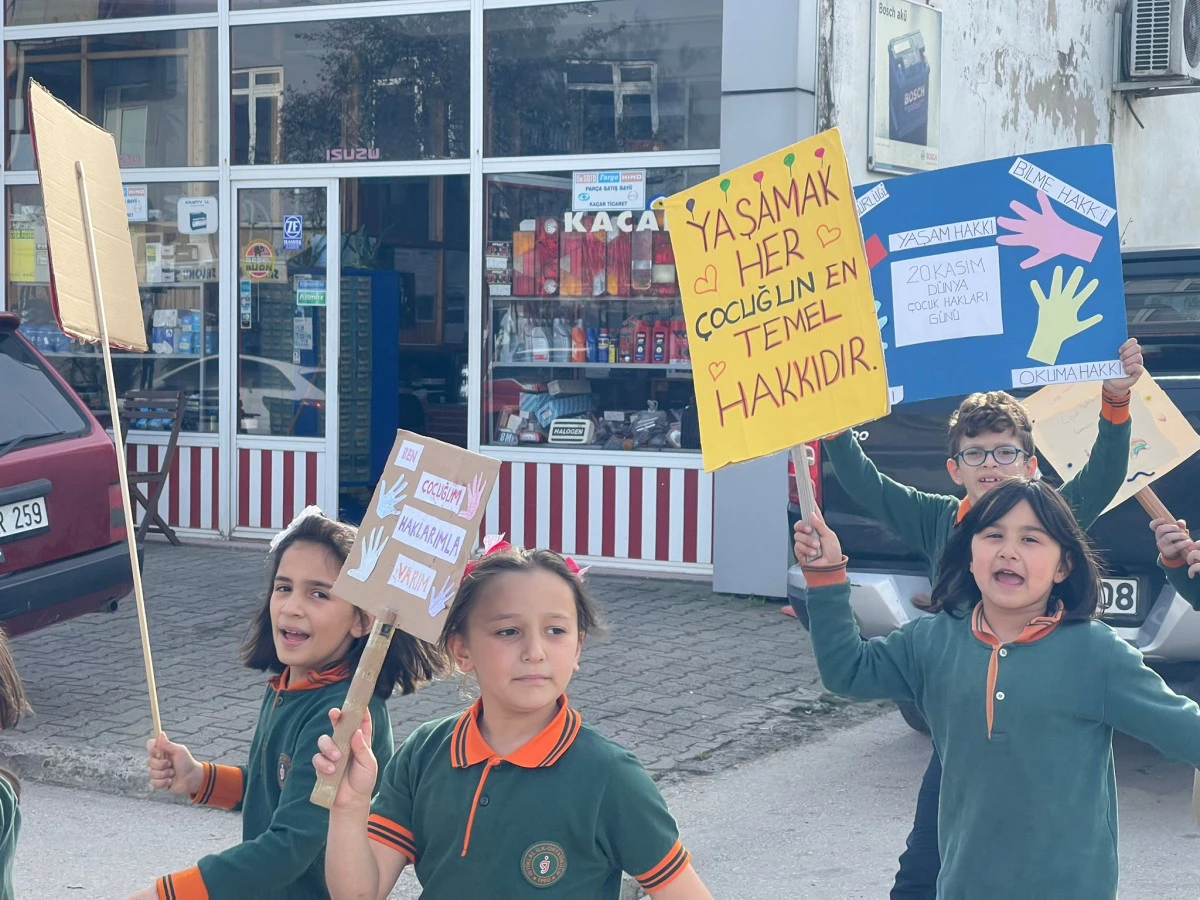 İstiklal İlkokulu Öğrencilerinden Çocuk Hakları Gününe Anlamlı Farkındalık Etkinliği