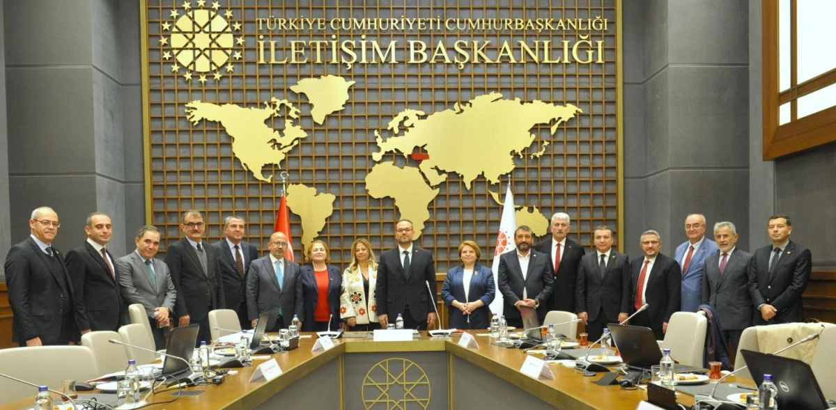 İzmir’den 44 gazeteci basın kartı sahibi oldu