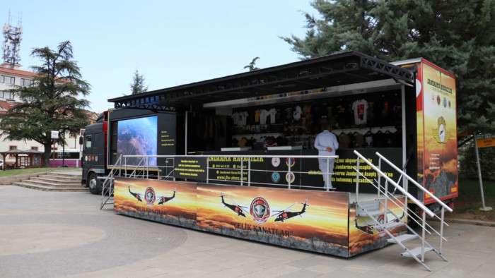 Jandarmanın tanıtım tırı şehit ve gazilerin yanında oluyor