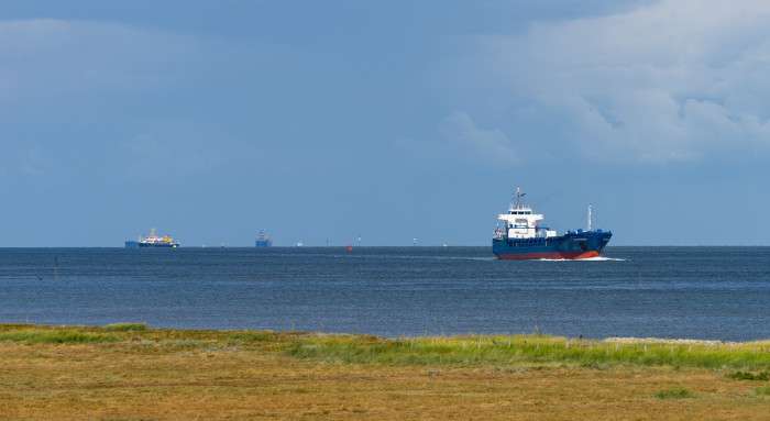 Karadeniz'deki fırtına nedeniyle uluslararası yük gemileri Sinop limana sığındı