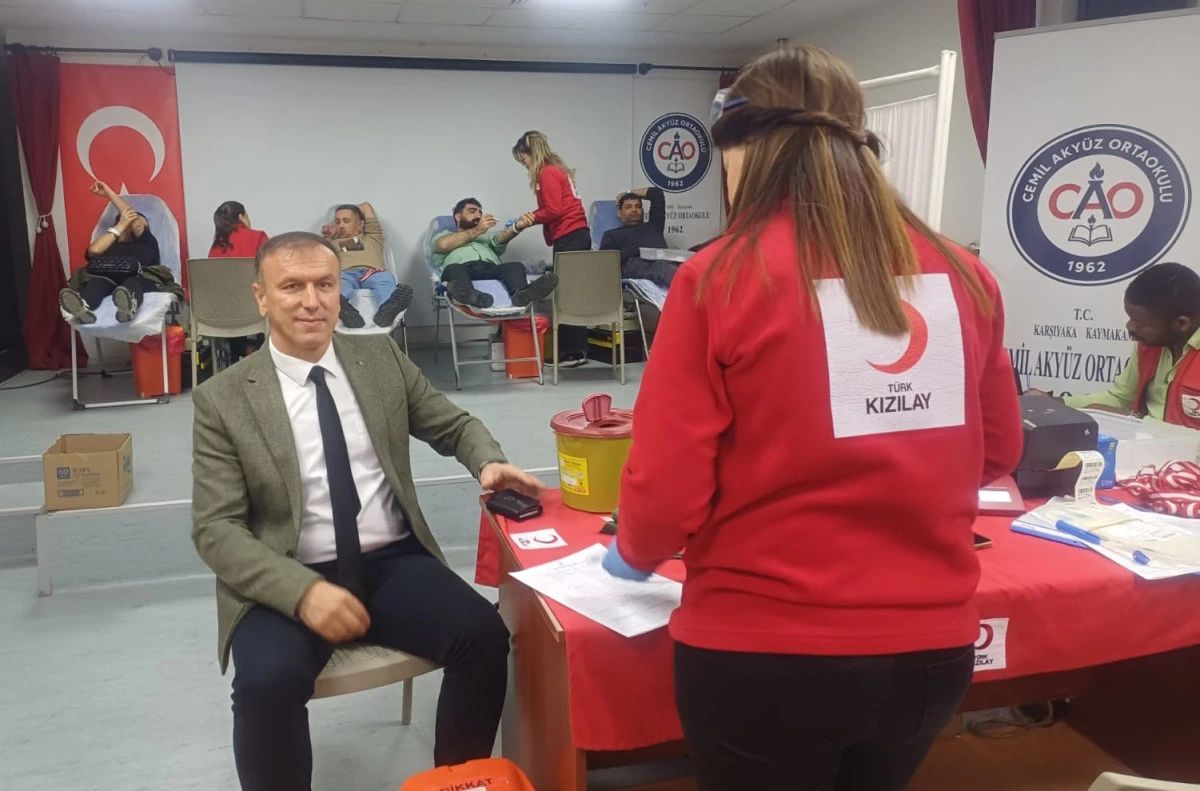 Karşıyakalı öğretmen ve veliler kan verdi
