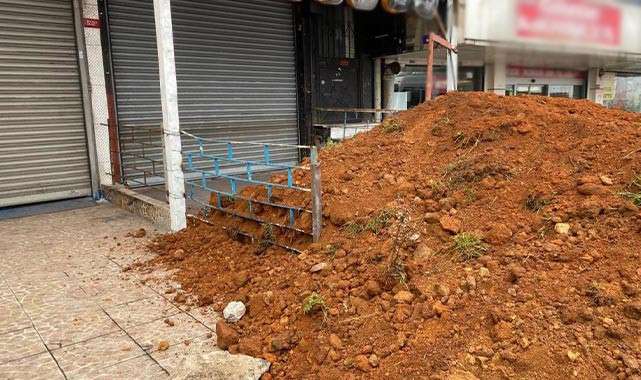 Kiracısının işlettiği pastanenin önüne kum döken iş yeri sahibine para cezası
