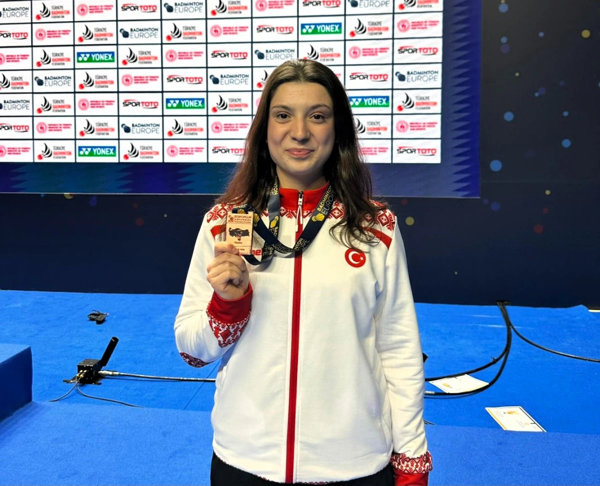 Manisalı milli badmintoncular Avrupa 3.l&uuml;ğ&uuml; elde etti