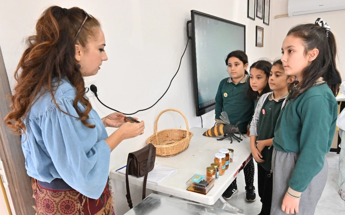 Manisa’lı öğrencilere arıların yaşamı önemi anlatıldı
