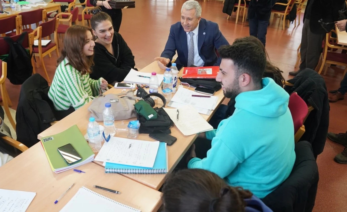 Öğrencilerin vazgeçilmez mekanı EÜ Merkez Kütüphanesi