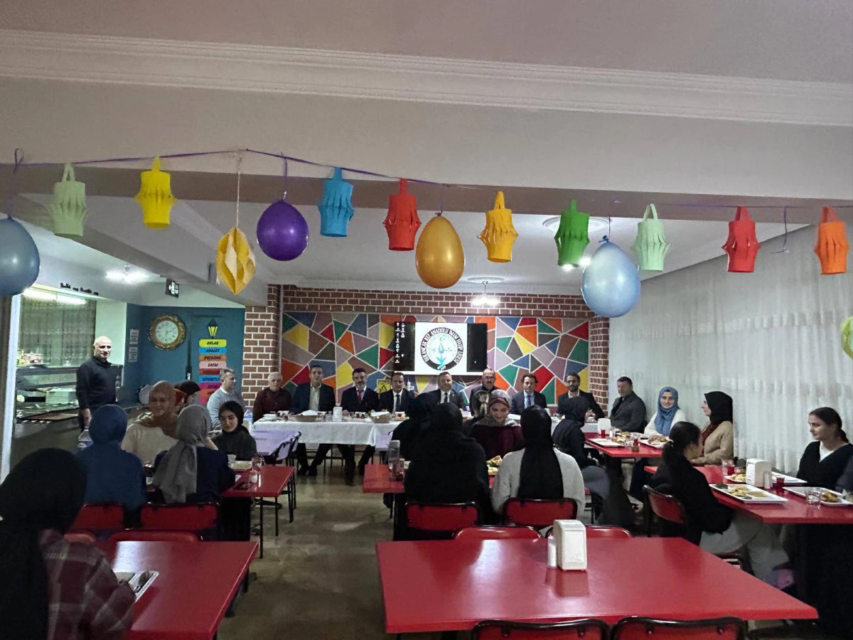 &Ouml;ğrencilerle G&ouml;n&uuml;l K&ouml;pr&uuml;s&uuml;