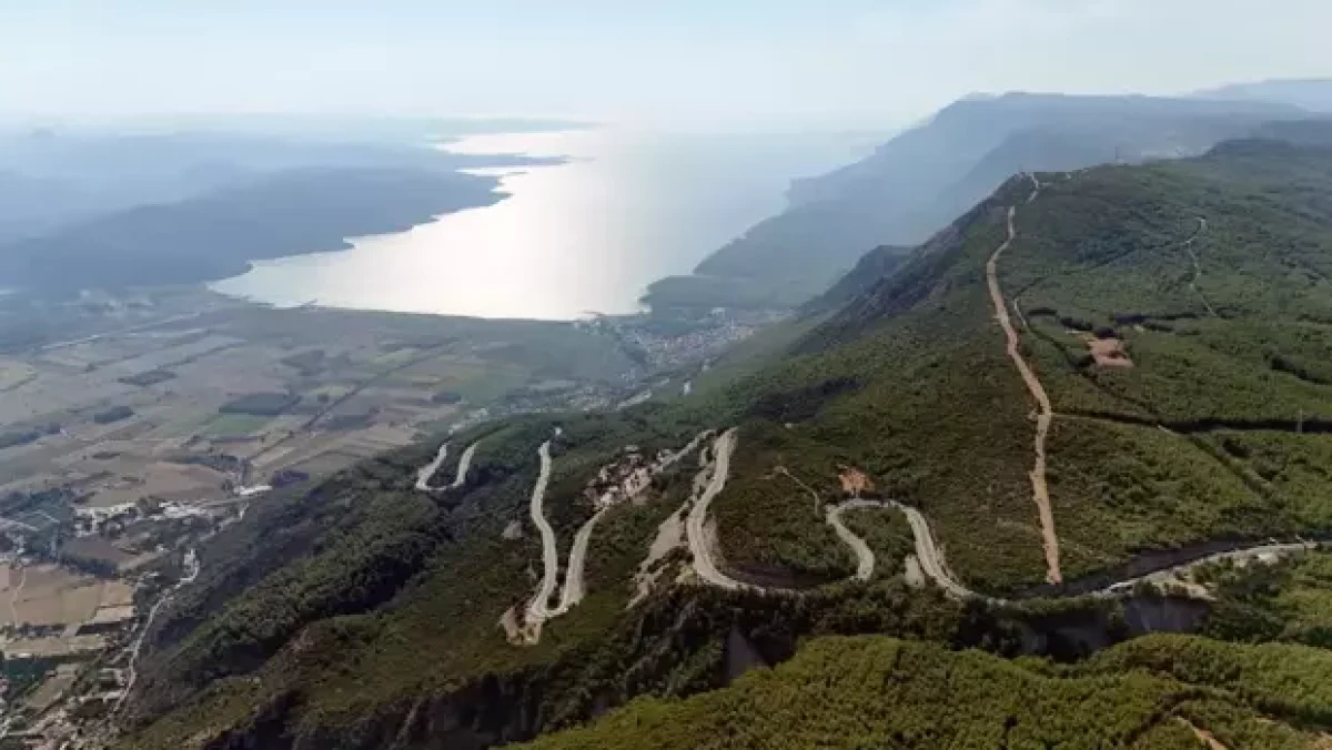 Ordu'nun Akkuş ilçesindeki ormanlarda sonbahar renkleri hakim oldu