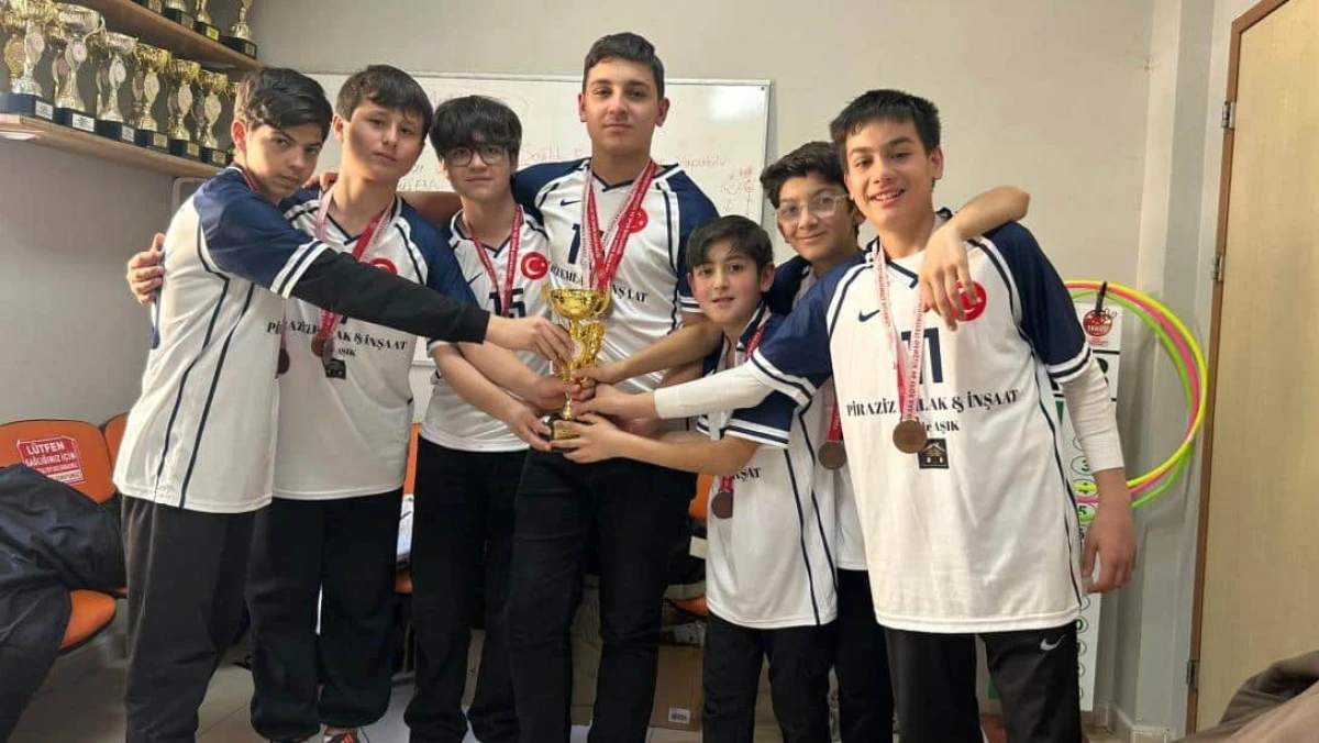 Piraziz 15 Temmuz Şehitler Ortaokulu&rsquo;ndan Atletizmde 3 İl Birinciliği