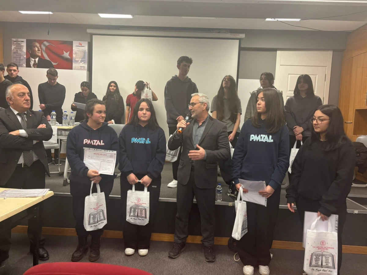 Piraziz&rsquo;de Liseler Arası İstiklal Marşı Bilgi Yarışması D&uuml;zenlendi