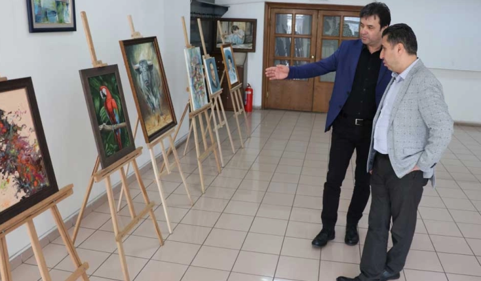  Polis memuru resim sergisi açtı!