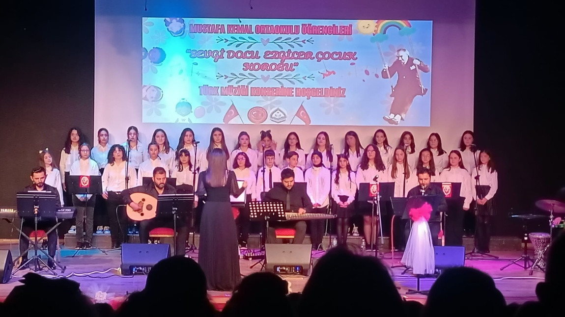 Sevgi Dolu Ezgiler Çocuk korosundan Türk Müziği Konseri!