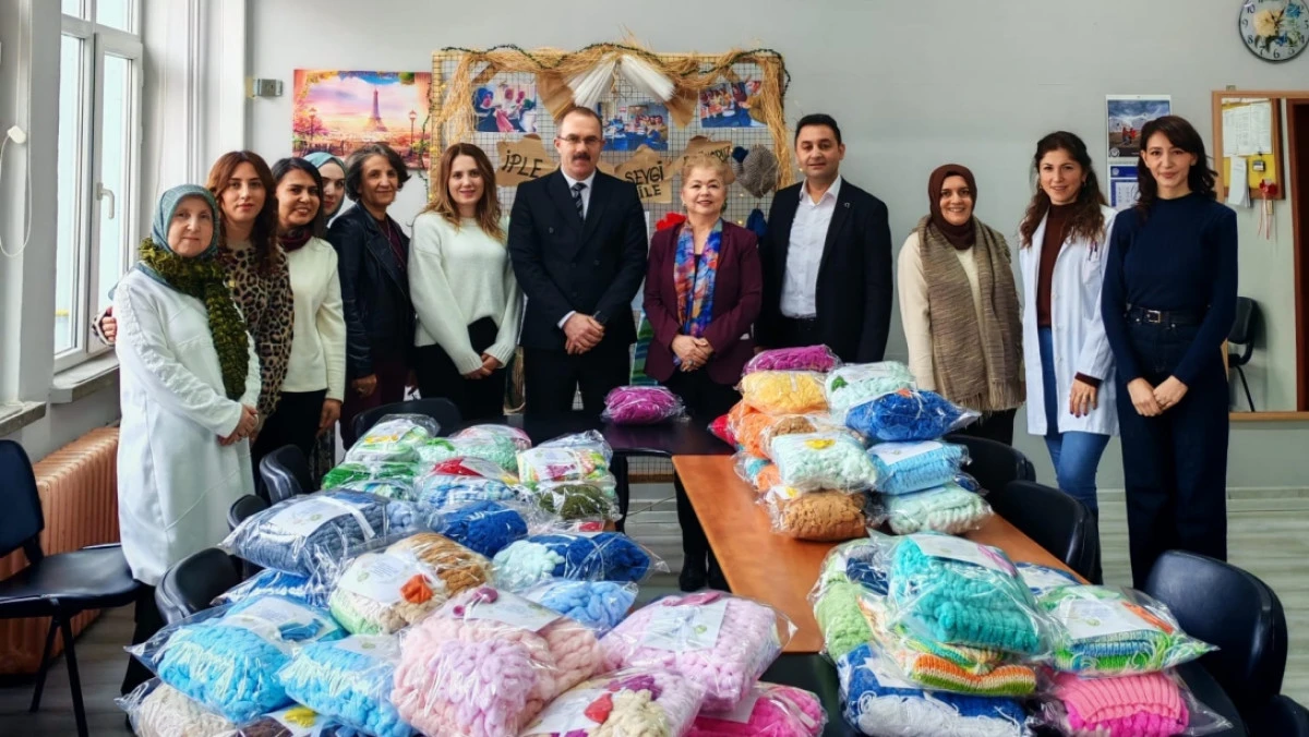 Sevgiyle &Ouml;rd&uuml;ler, G&ouml;n&uuml;lleri Isıttılar