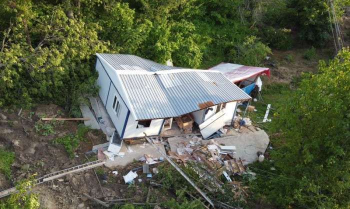 Sinop'ta meydana gelen heyelanda 4 ev kullanılamaz hale geldi