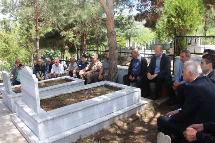 Solingen faciasında hayatını kaybedenler Amasya'daki kabirleri başında anıldı