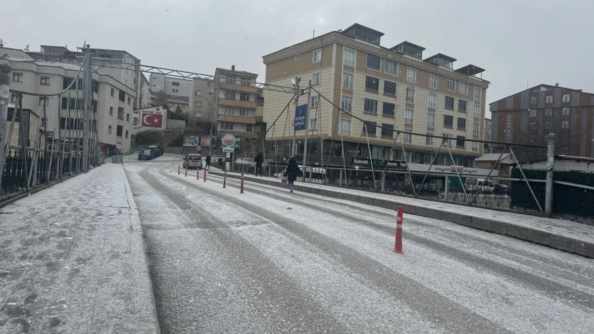 Trabzon ve çevre illerin yüksek kesimlerinde kar yağışı etkili oldu
