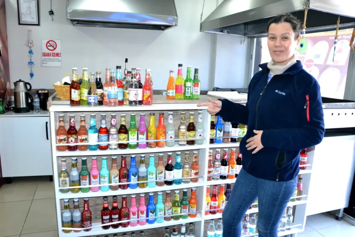 T&uuml;rkiye&rsquo;nin her k&ouml;şesinden getirilen gazoz &ccedil;eşitleriyle nostalji işyeri a&ccedil;tı